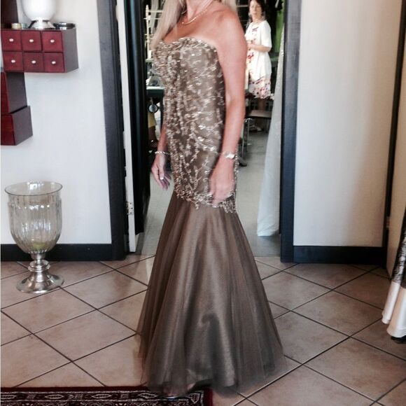 MON CHERI STRAPLESS TRUMPET PROM/ EVENING GOWN/ WEDDING DRESS SIZE 6 - Picture 3 of 15